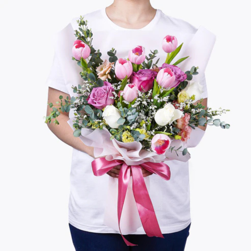 Elegant Embrace – Tulip Delight The Luxury Florets