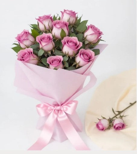 Birthday Combo Gifts- Beautiful Bouquet, Cake and Guitarist Performance