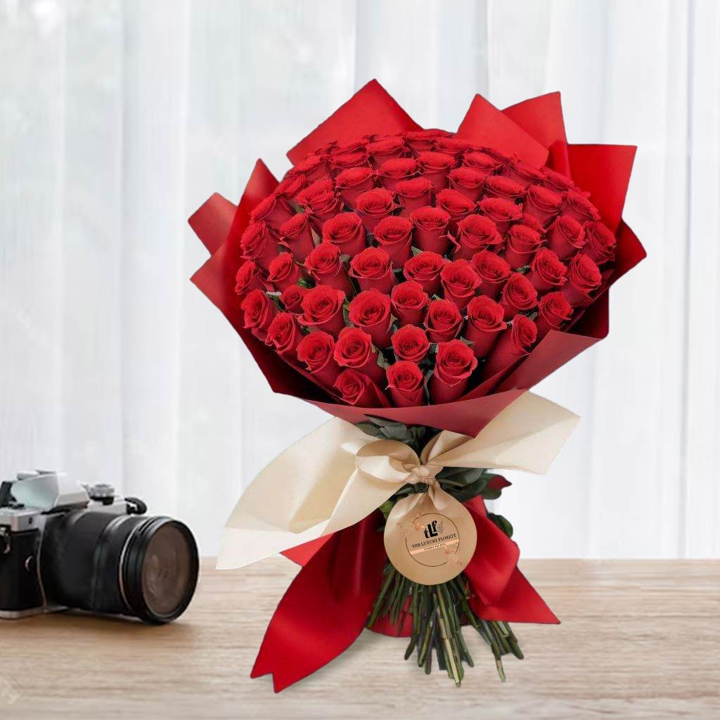 Cupid's Kiss - 100 Red Roses The Luxury Floret