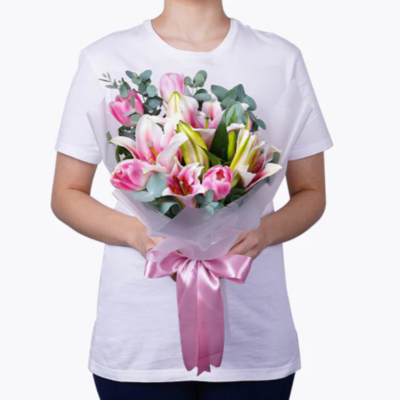 Stargazer Lily Bouquet – Bold, Beautiful & Perfect for Celebrations The Luxury Florets