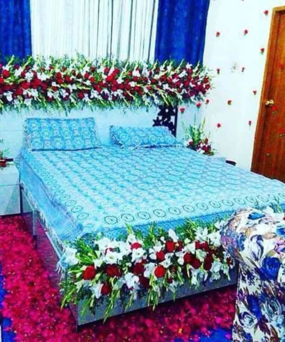 Beautiful Flower Bed Decorations with Fresh Flowers