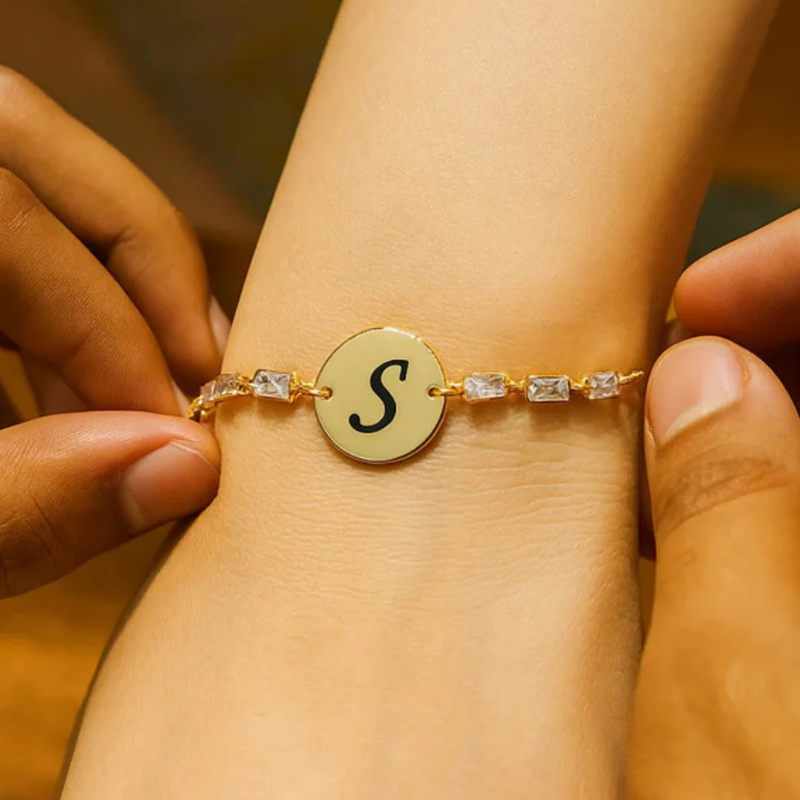 Luxury Flower Bouquet + Cake + Live Guitarist Performance + Free Bracelets - All in One