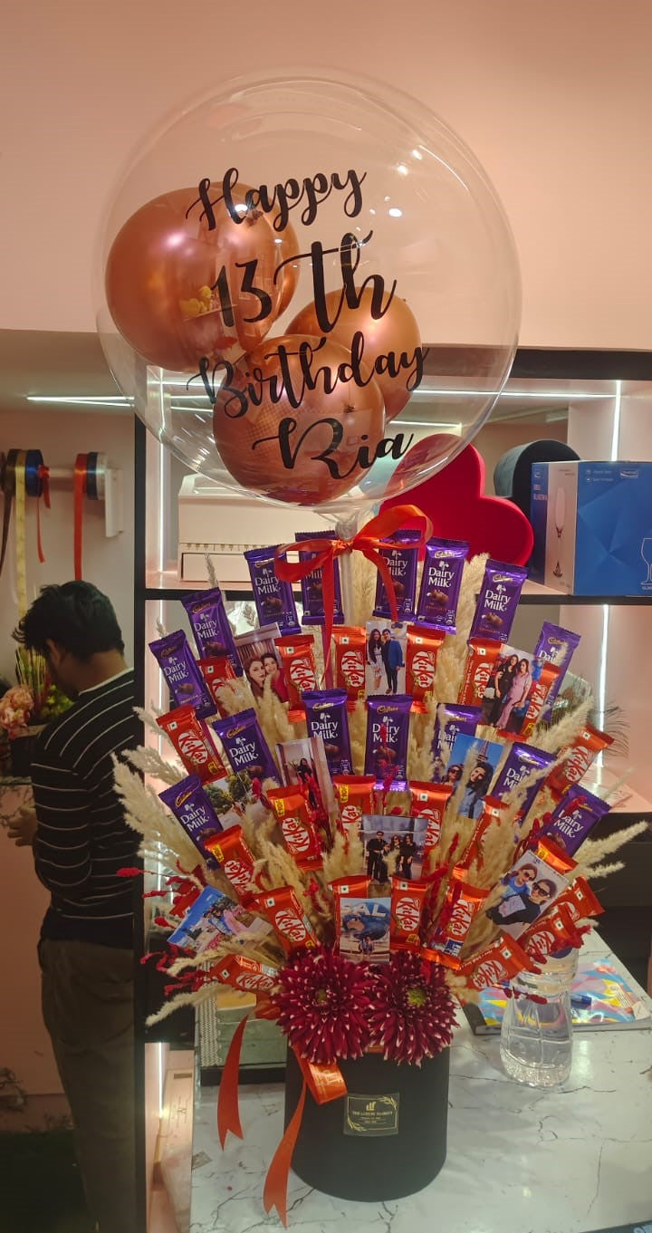Chocolate Balloon Flower arrangement + Cake + Guitarist Performance 20min Combo