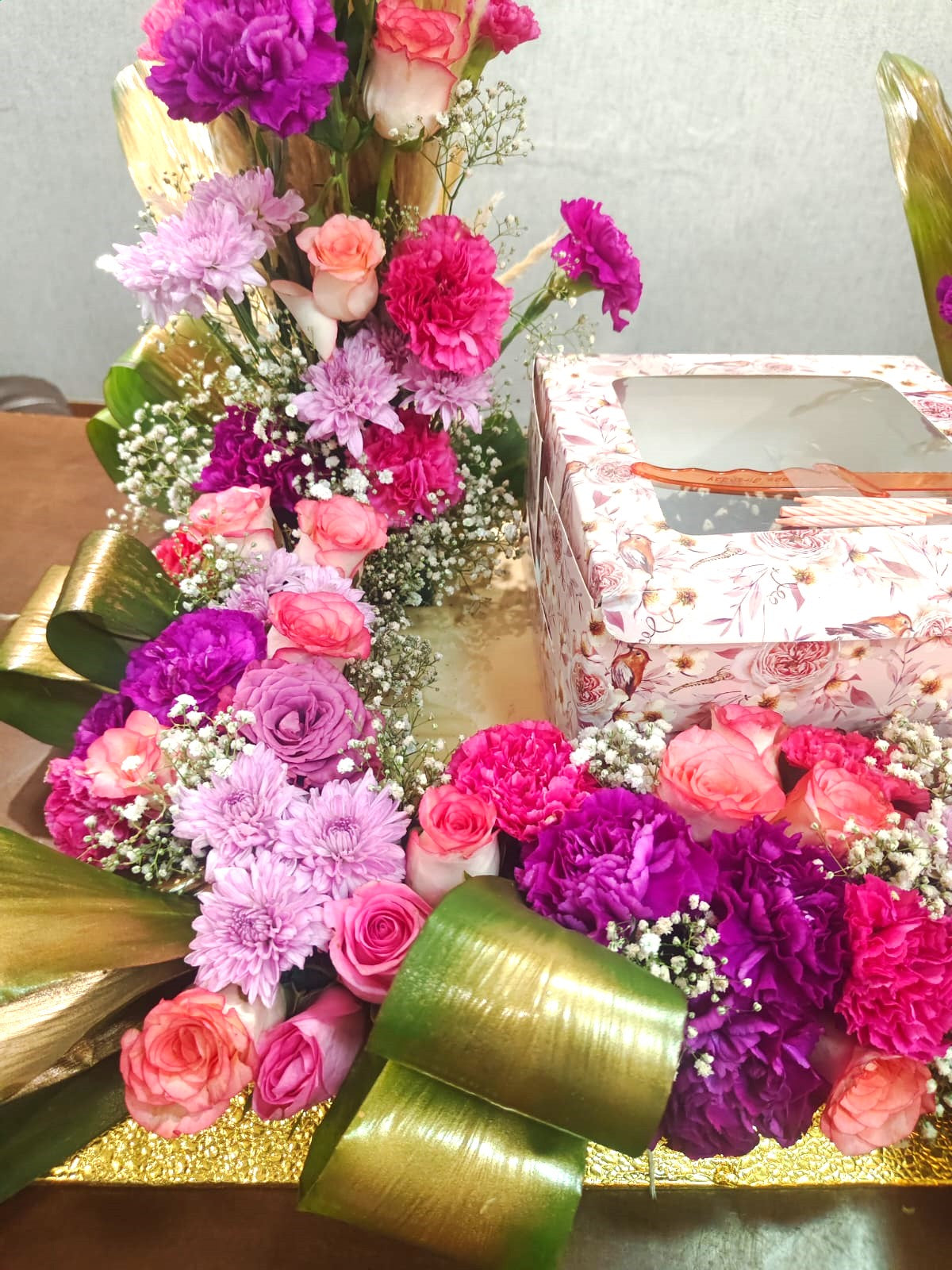 Balloon Platter + Free Cake + Free Live Guitarist Performance 20 min + Free Delivery in Delhi NCR (Copy) - The Luxury Florets