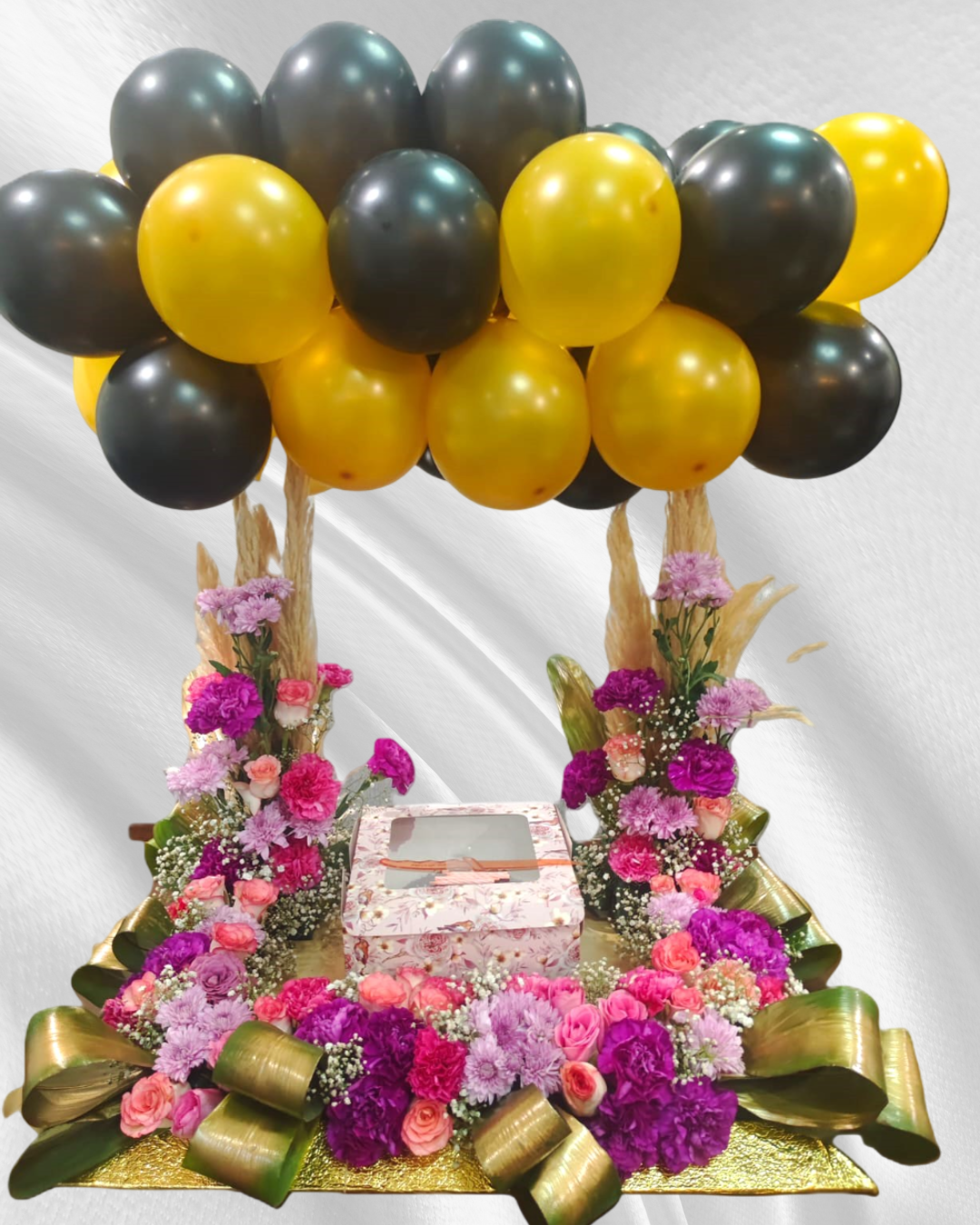 Balloon Platter + Free Cake + Free Live Guitarist Performance 20 min + Free Delivery in Delhi NCR (Copy) - The Luxury Florets